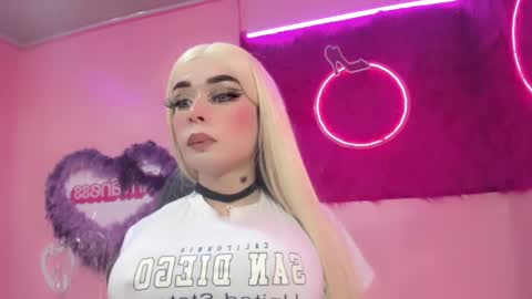 Snapshot of irina_lechera_ chatting on December 6, 12:02 am Irina online show from December 6, 12:02 am