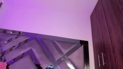 Snapshot of iris_hott1 chatting on December 18, 3:58 am iris online show from December 18, 3:58 am