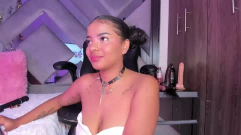 Snapshot of iris_hott1 chatting on January 18, 3:53 am iris online show from January 18, 3:53 am