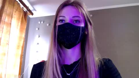 Lily online show from March 8, 2:32 pm