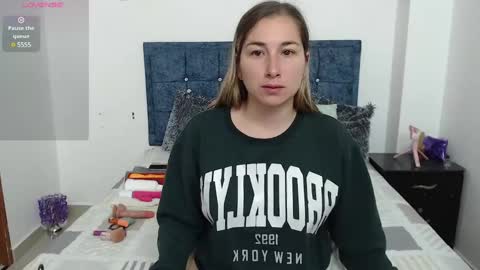 Snapshot of iris_love18 chatting on December 10, 1:11 pm IRIS online show from December 10, 1:11 pm