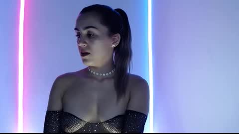 Iris Luna  online show from November 4, 4:33 am