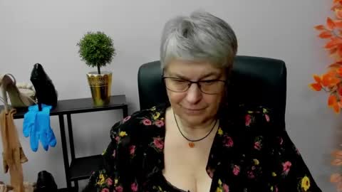 I R I S online show from January 7, 10:54 am