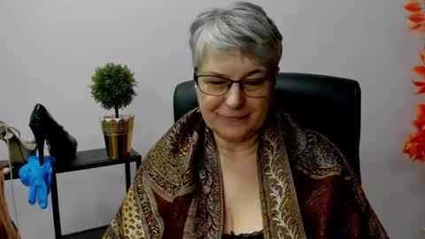 I R I S online show from February 18, 10:49 am
