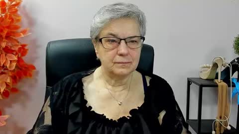 Snapshot of iris_xdesire chatting on November 27, 7:43 am I R I S online show from November 27, 7:43 am