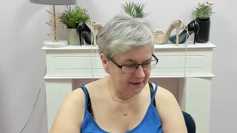 Snapshot of iris_xdesire chatting on December 18, 7:25 am I R I S online show from December 18, 7:25 am