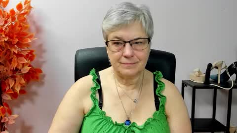 Snapshot of iris_xdesire chatting on December 19, 7:26 am I R I S online show from December 19, 7:26 am