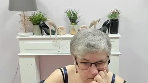 Snapshot of iris_xdesire chatting on January 7, 7:22 am I R I S online show from January 7, 7:22 am