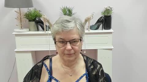 Snapshot of iris_xdesire chatting on January 8, 7:10 am I R I S online show from January 8, 7:10 am