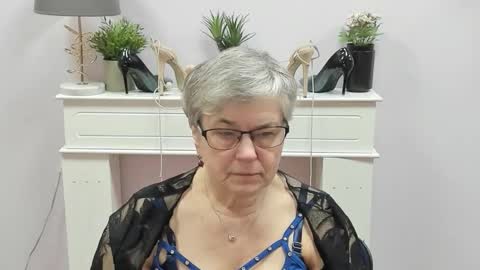 Snapshot of iris_xdesire chatting on January 9, 7:11 am I R I S online show from January 9, 7:11 am