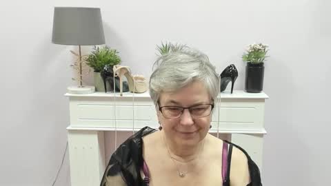 Snapshot of iris_xdesire chatting on January 14, 7:03 am I R I S online show from January 14, 7:03 am