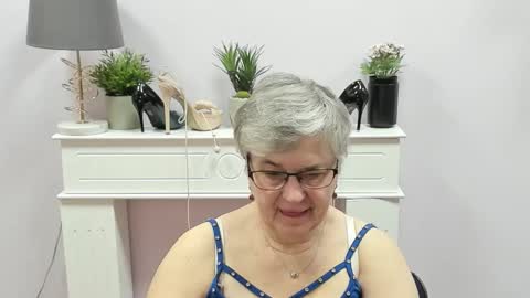 Snapshot of iris_xdesire chatting on January 16, 7:01 am I R I S online show from January 16, 7:01 am