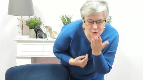 Snapshot of iris_xdesire chatting on January 19, 7:01 am I R I S online show from January 19, 7:01 am