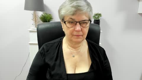Snapshot of iris_xdesire chatting on April 9, 6:13 am I R I S online show from April 9, 6:13 am