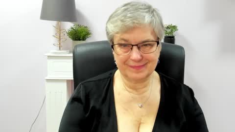 Snapshot of iris_xdesire chatting on April 10, 6:51 am I R I S online show from April 10, 6:51 am