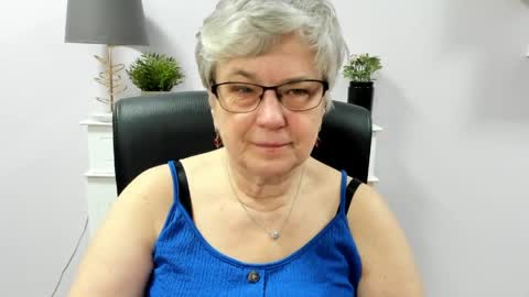 Snapshot of iris_xdesire chatting on April 16, 6:14 am I R I S online show from April 16, 6:14 am