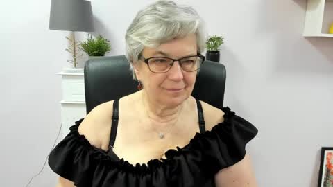Snapshot of iris_xdesire chatting on May 8, 7:14 am I R I S online show from May 8, 7:14 am