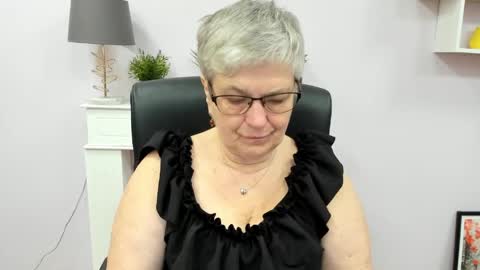 Snapshot of iris_xdesire chatting on May 11, 5:57 am I R I S online show from May 11, 5:57 am