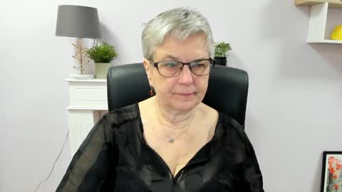 Snapshot of iris_xdesire chatting on May 13, 6:22 am I R I S online show from May 13, 6:22 am