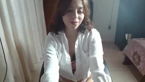 irisarellano_ online show from May 9, 2:55 pm