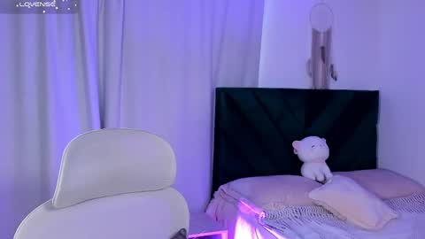 Iris Moira  online show from April 28, 11:37 am