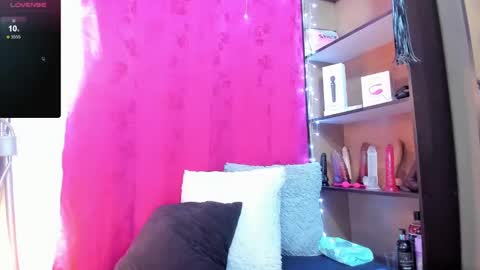 Snapshot of iriss_25 chatting on January 13, 12:13 pm iris online show from January 13, 12:13 pm