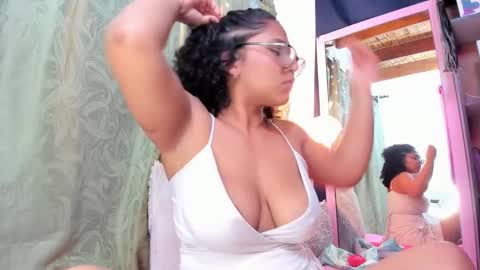 Snapshot of iriss_25 chatting on February 11, 5:40 pm iris online show from February 11, 5:40 pm