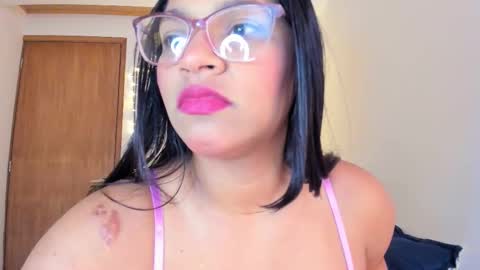 Snapshot of iriss_25 chatting on February 19, 11:39 am iris online show from February 19, 11:39 am