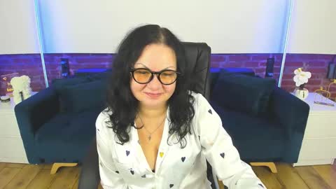 Snapshot of irissmoon1 chatting on February 20, 6:37 am Iris online show from February 20, 6:37 am