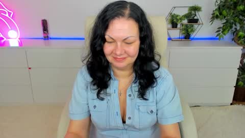 Snapshot of irissmoon1 chatting on March 5, 7:37 am Iris online show from March 5, 7:37 am