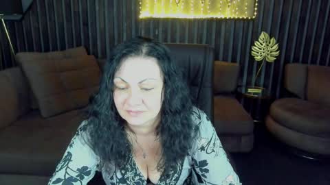 Snapshot of irissmoon1 chatting on April 17, 6:38 am Iris online show from April 17, 6:38 am
