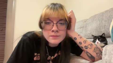 irissweets online show from March 17, 2:38 am