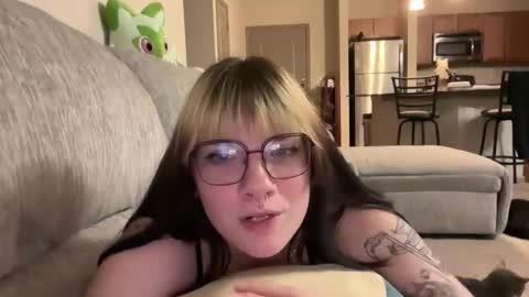 irissweets online show from April 3, 9:07 am