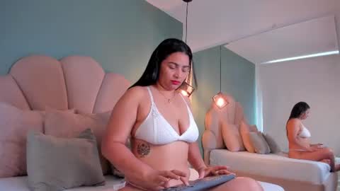 Snapshot of irlys_naia chatting on June 15, 1:24 pm Irlys Naia online show from June 15, 1:24 pm