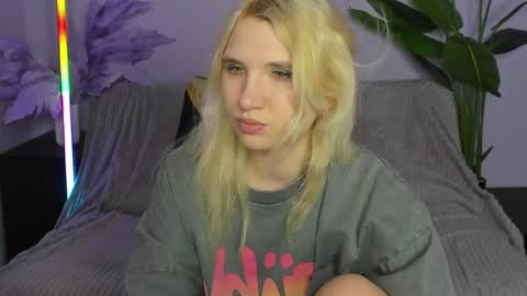 Snapshot of iron_adele chatting on April 8, 3:17 am Iron Adele online show from April 8, 3:17 am