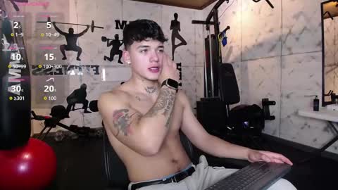 Snapshot of iron_tous chatting on February 22, 9:02 pm Iron Tous online show from February 22, 9:02 pm