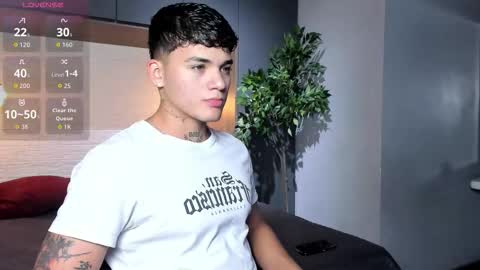 Snapshot of iron_tous chatting on February 23, 9:23 pm Iron Tous online show from February 23, 9:23 pm