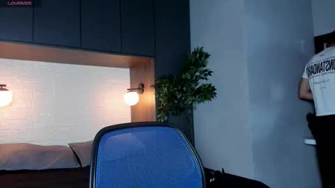 Snapshot of iron_tous chatting on March 1, 9:06 pm Iron Tous online show from March 1, 9:06 pm