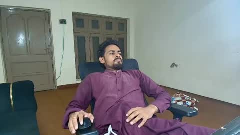 Snapshot of ironcharm4455 chatting on August 5, 6:11 pm Naveed online show from August 5, 6:11 pm