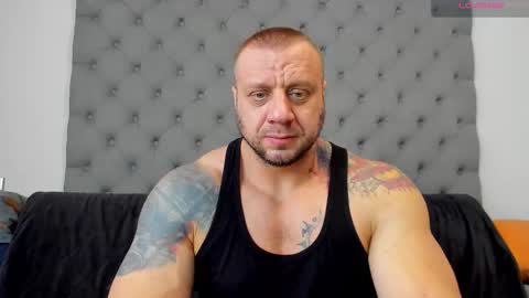 Snapshot of ironhulk22 chatting on December 15, 10:30 am ironhulk22 online show from December 15, 10:30 am