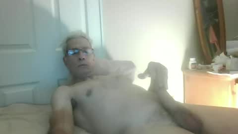 irrintzi60 online show from September 25, 12:58 am