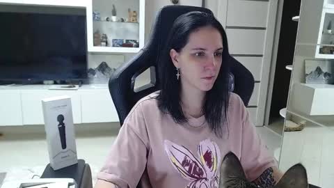 Irwi Tomboy online show from December 2, 11:07 pm