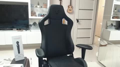 Irwi Tomboy online show from December 14, 11:12 pm