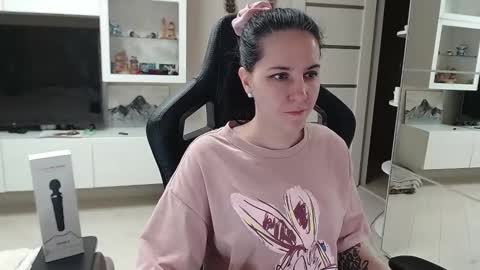 Irwi Tomboy online show from January 31, 12:40 pm