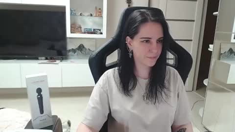 Irwi Tomboy online show from March 10, 9:29 pm