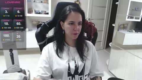 Irwi Tomboy online show from September 26, 6:45 pm