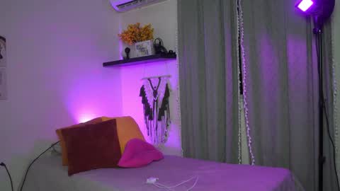 isa_____ online show from September 25, 2:15 am