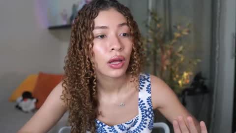 isa_____ online show from November 16, 8:03 pm