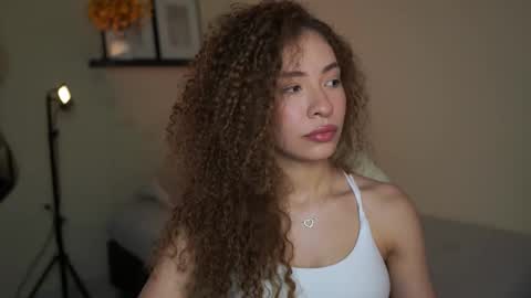 isa_____ online show from February 28, 2:01 am