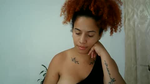 Snapshot of isa_bellaxx23 chatting on December 21, 8:32 am isa_bellaxx23 online show from December 21, 8:32 am